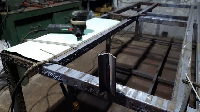 Как сварить вертикальный не прерывный шов. Вертикальный шов без отрыва