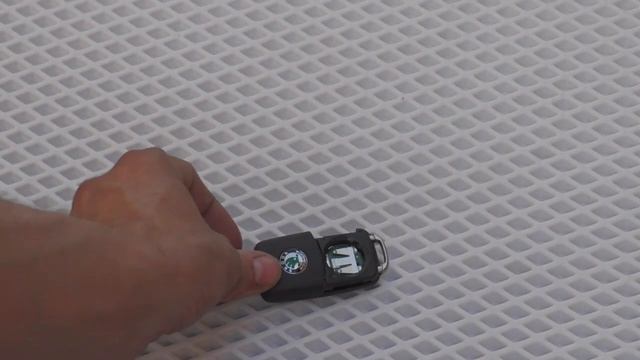 How to Replace Key Battery Skoda Fabia 2 2007-2014