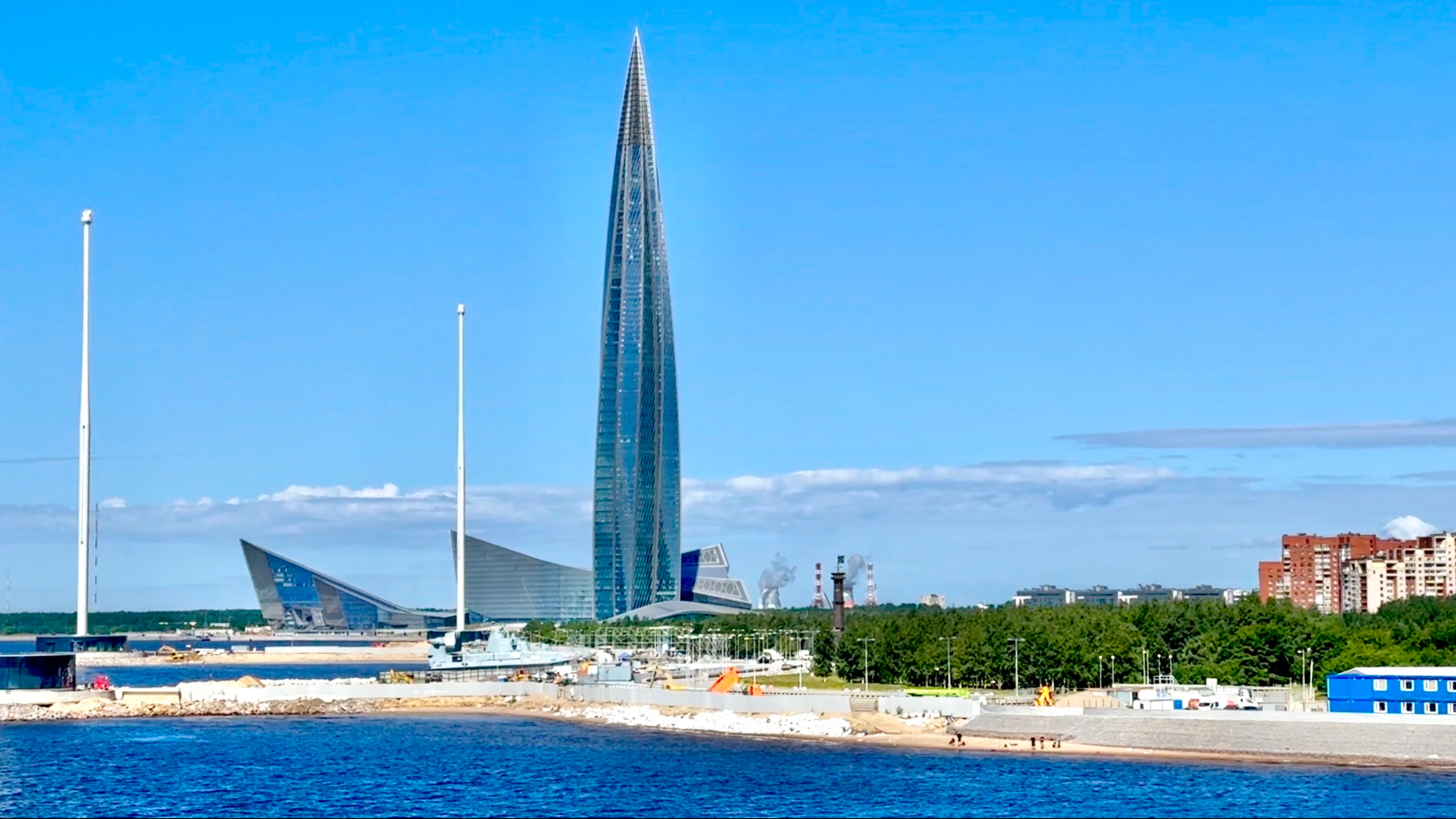 Лахта - самый высокий северный небоскрёб в мире. Финский залив. Крестовский остров.  Санкт-Петербург