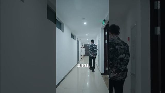 #為了報復白蓮花閨蜜，我設計睡了她的未婚夫，還搞砸了她的婚禮，但令我沒想到的是，婚禮上，他竟把我拉了過去，當眾宣布我是他的新娘 。復仇 #熱門短劇  #霸道總裁