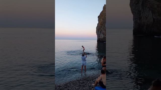 Приехал на пляж Дива.Рыбалка в Крыму Ялта.