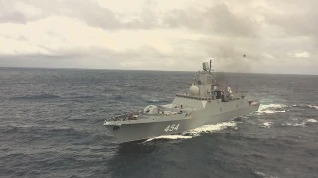 Экипаж корабельного вертолёта фрегата Адмирал Горшков отработал поиск   подводных лодок