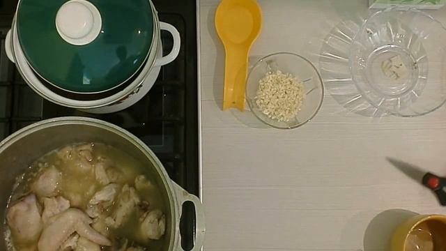 Курица в сметане с гречкой