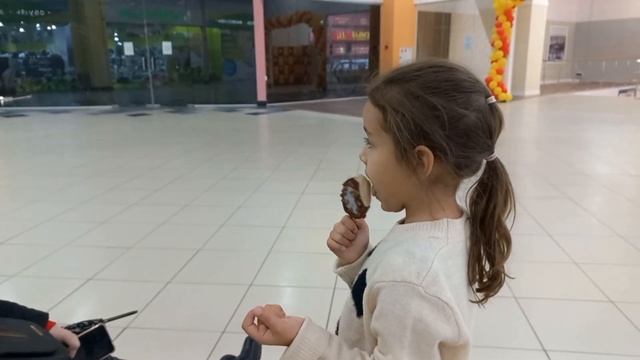 VLOG✔️МАМА ПРИЕХАЛА В ГОСТИ✔️ЗАШЛИ В СФЕТОФОР✔️ВОТ ТАК ПРОШОЛ НАШ ДЕНЬ
