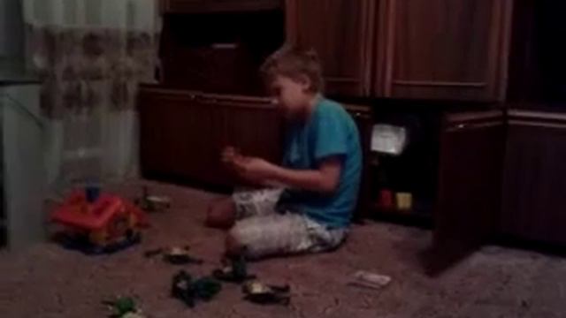 Динисик и игрушки :-)