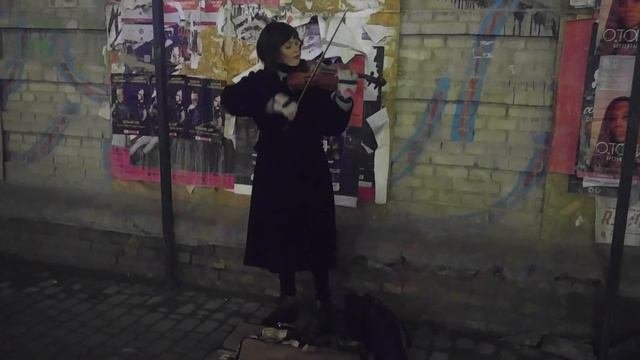 Киівлянка прекрасно грає на скрипці.1 грудня 2019
