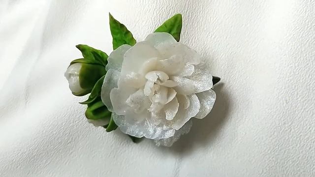 Брошь белый пион с бутонами из полимерной глины