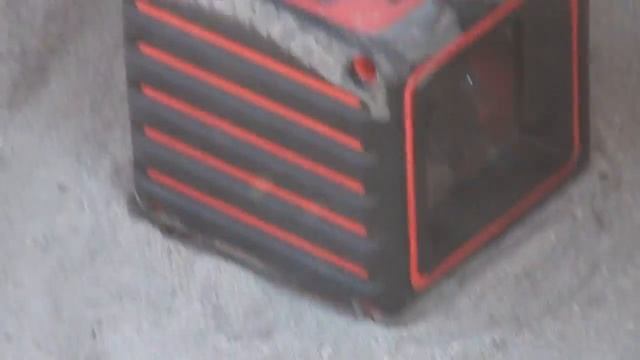 Лазерный уровень ADA CUBE  Проверка на прочность