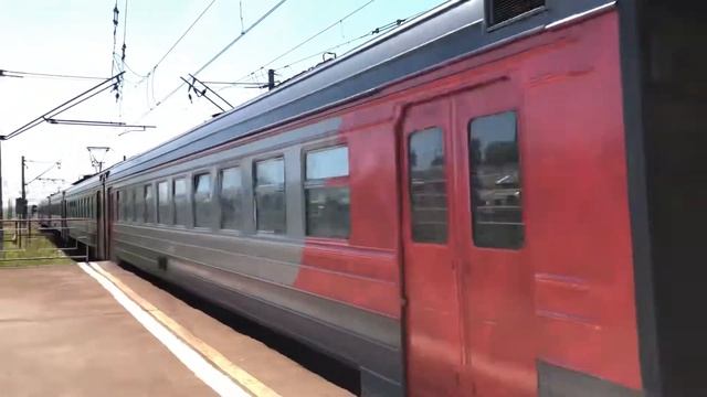 ПОЕЗД ЭД4М ПРИБЫВАЕТ НА СТАНЦИЮ «КАЛИНИНА»