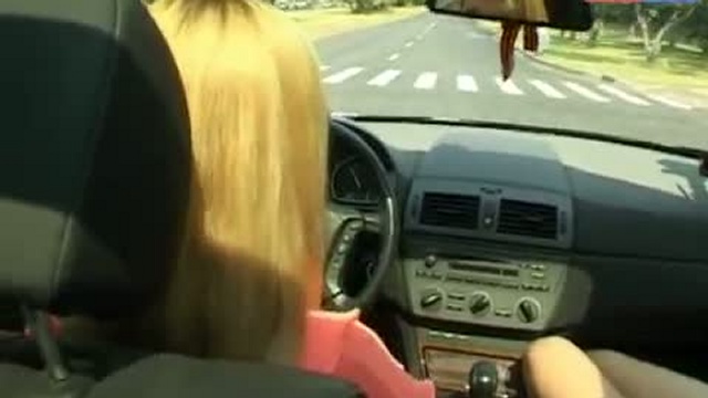 Юлия Михальчик - водитель с 14 лет..
