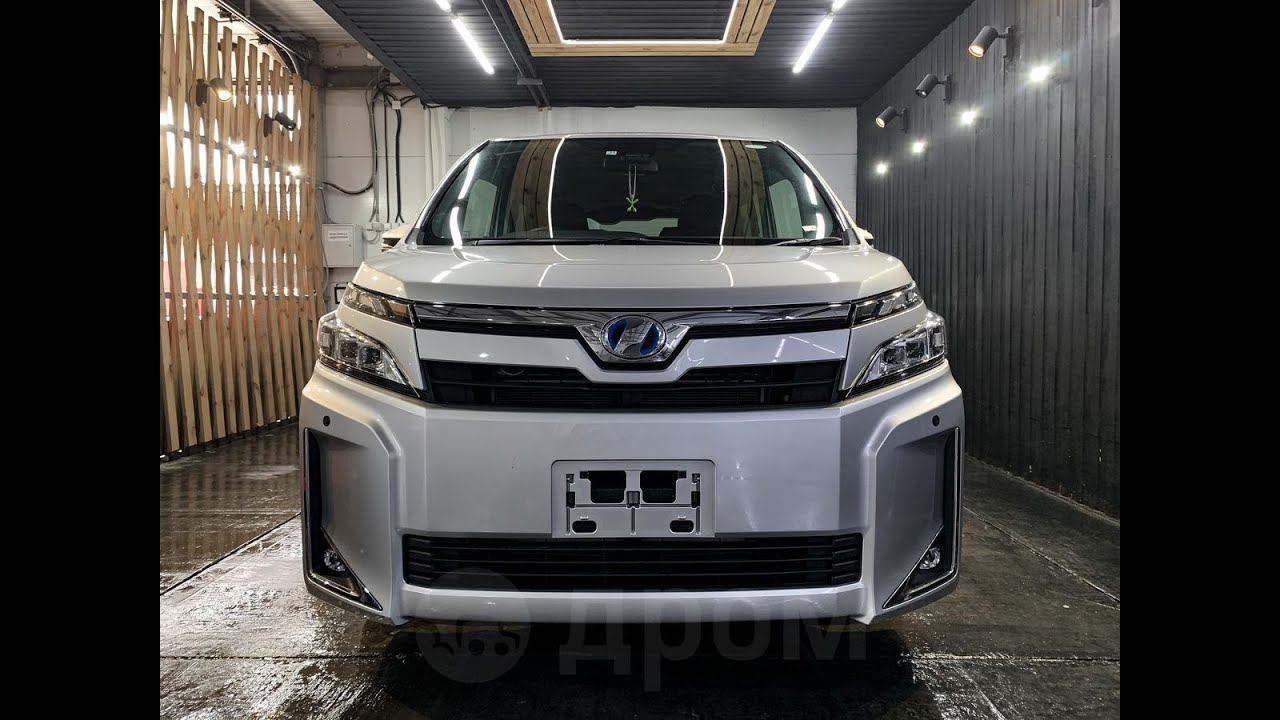 Обзор на Toyota Voxy, 2017