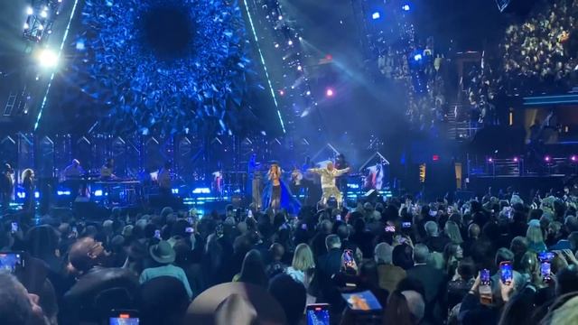 Jennifer Lopez performs with LL Cool J | Rock Hall of Fame 2021