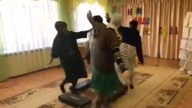 Танец бабушек