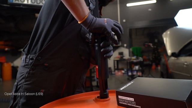 How to change rear shock absorber on OPEL ASTRA H Saloon [TUTORIAL AUTODOC]
