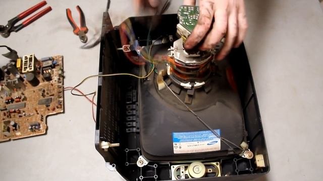 Сколько можно заработать разобрав Телевизор Samsung CK-14C8VR !РАЗБОРКА ТЕХНИКИ НА МЕДЬ