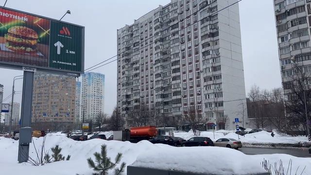 Реклама на призматронах -г. Москва, Балаклавский пр-т (ТЦ Штаер)