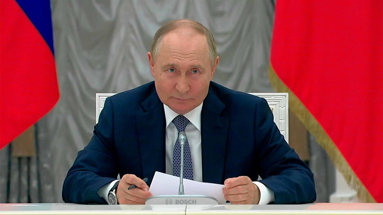 Владимир Путин провел совещание по развитию Донбасса и Новороссии