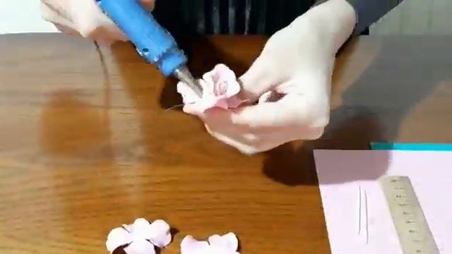 Дистанционное занятие на тему: Заколка из глиттерного фоамирана