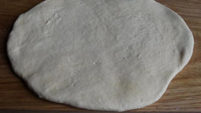 Пироги-плетенки с картофелем, колбасой и стручковой фасолью