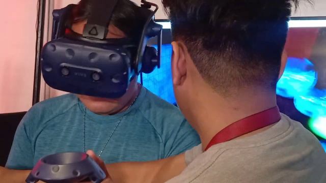 Vlogger Allan Sancon plays BlockZ Virtual Game