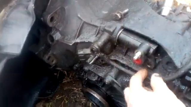 АУДИ 80,100 ЗАМЕНА РАБОЧЕГО ЦИЛИНДРА СЦЕПЛЕНИЯ