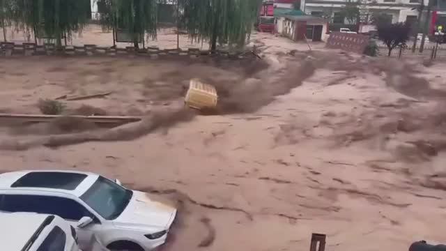 630 000 человек эвакуированы !! Китай никогда не будет прежним! Ужасное наводнение и тайфун!