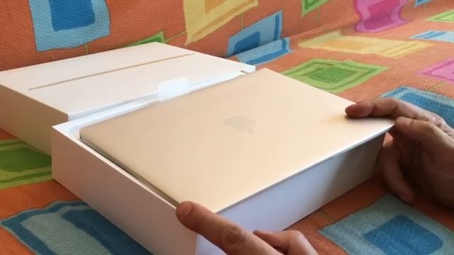 MacBook 12 2016 unpacking [macitynet.it]