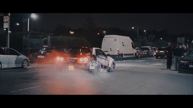 NISSAN R34 SKYLINE DRIFTING!