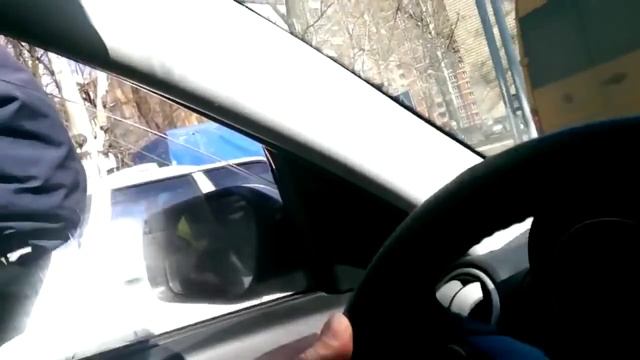 Беспредел ГАИ! Угрожает пистолетом женщине и ребенку!
