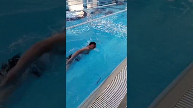 Свободный стиль плавания кроль. Выполняет доктор Леонид Буланов.
