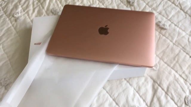 Rose Gold Macbook (2017 version) unboxing