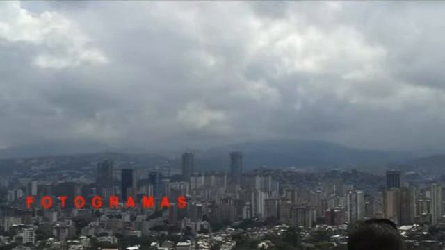 PAREJA DE NAVES O SONDAS (OVNIS) SOBRE CARACAS EL 21/10/2012