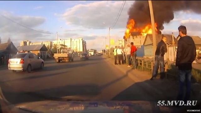 Видеорегсиратор ДПС: возгорание жилого дома