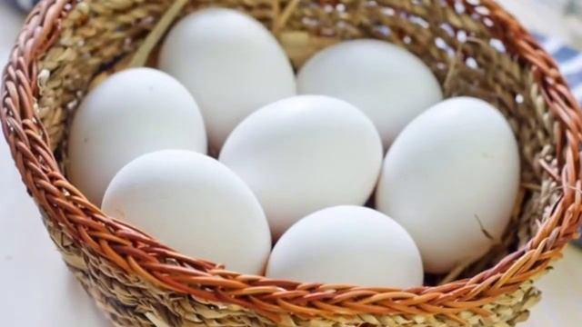 Белые и коричневые куриные яйца Какие лучше! #яйца #куриные яйца