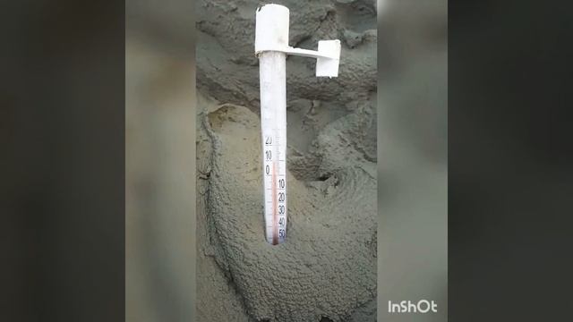 Измерение температуры раствора для кирпичной кладки.Раствор для кладки.Зимняя кладка стен.