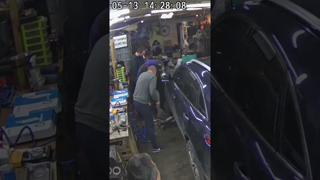 Две тонны на ногу. Быстрый способ сделать ласты. Лето все таки. #car #fail #ремонт #service #funny