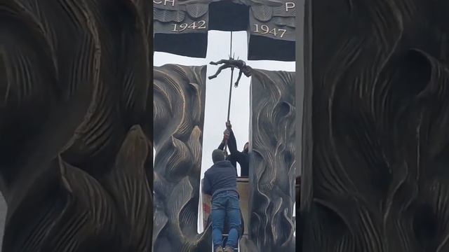 В полския Домостав е издигнат обелиск в памет на -Волинското клане-