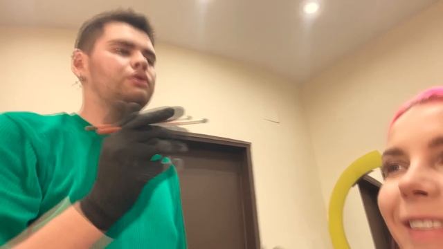 "ВЫ КАК ПОСЛЕ ИНСУЛЬТА!!" / Треш-обзор салона красоты в Москве