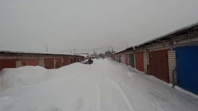СУПЕР подарок от соседа по гаражу. Днепр МТ 16 утонул в сугробе. Рекордный снегопад за 48 лет.