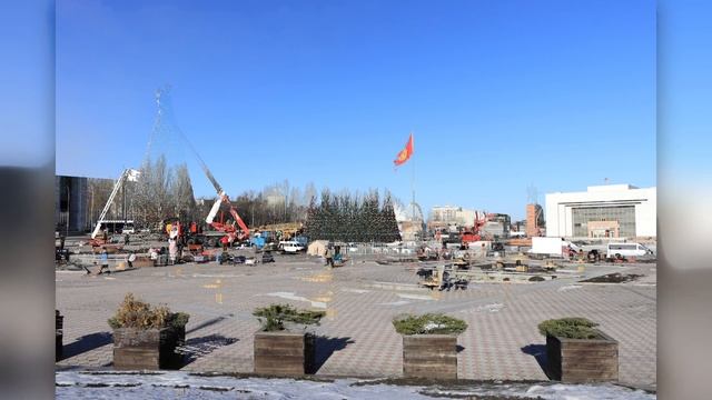 Кыргызстан. В Бишкеке сегодня наряжали Новогоднюю елку.