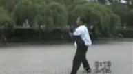 Мастер Чэнь Усин (陈武星) демонстрирует удан узянь ( 武当剑 ) школы Сюань мэнь дань пай (玄门丹派).