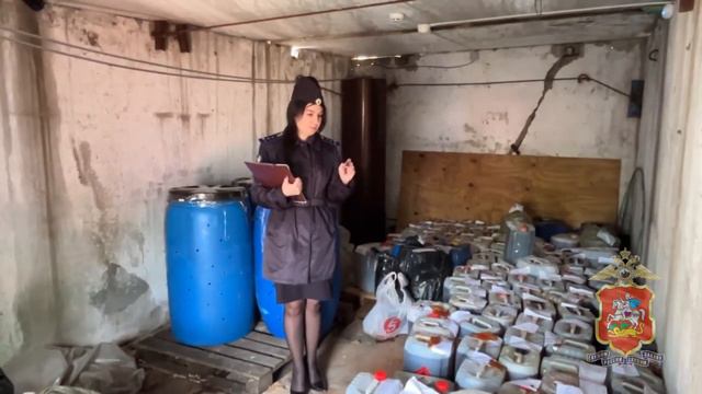В подмосковном Чехове полицейские нашли в гараже мужчины более 11 кг наркотика
