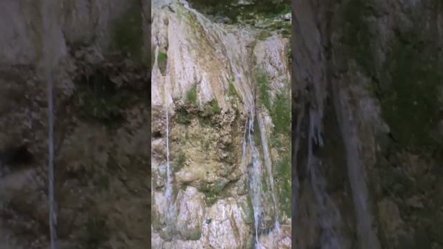Скользкий водопад