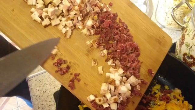 Я дома,плохое самочувствие,коты лечат.