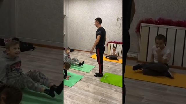 Кувырок через руки сальто вперёд с руками