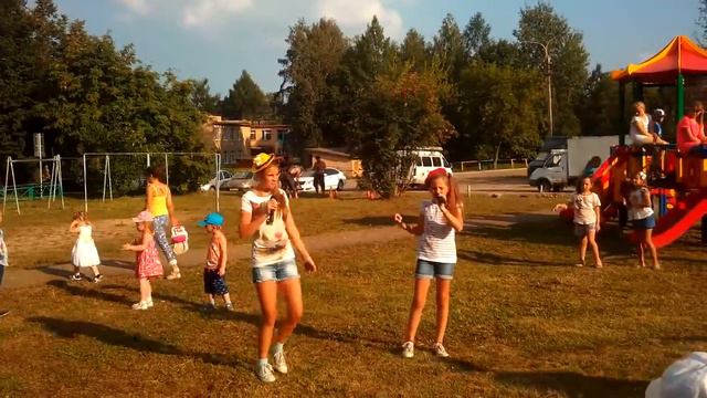 Даша Ходакова Вика Панцырева   на радостях