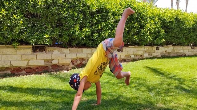 Учусь делать колесо