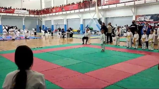 Я на соревнованиях по всестилевому каратэ раздел Ката. Видео из личного архива.