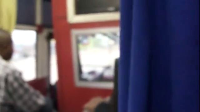 Танзания Кения Дорога в Момбасу Громкая музыка в автобусе