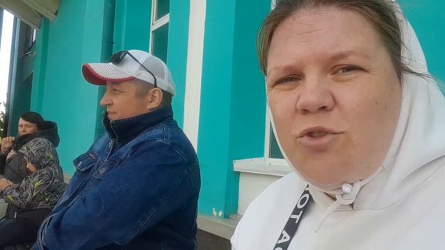 Жд вокзал. Все уезжают, а мы?/Ходим по магазинам.